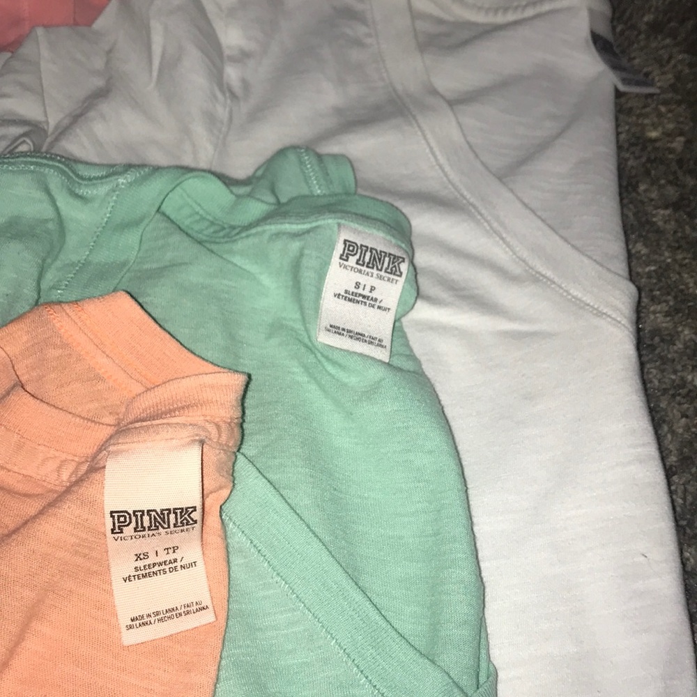 Pink V neck basic tees - Picture 2 of 2